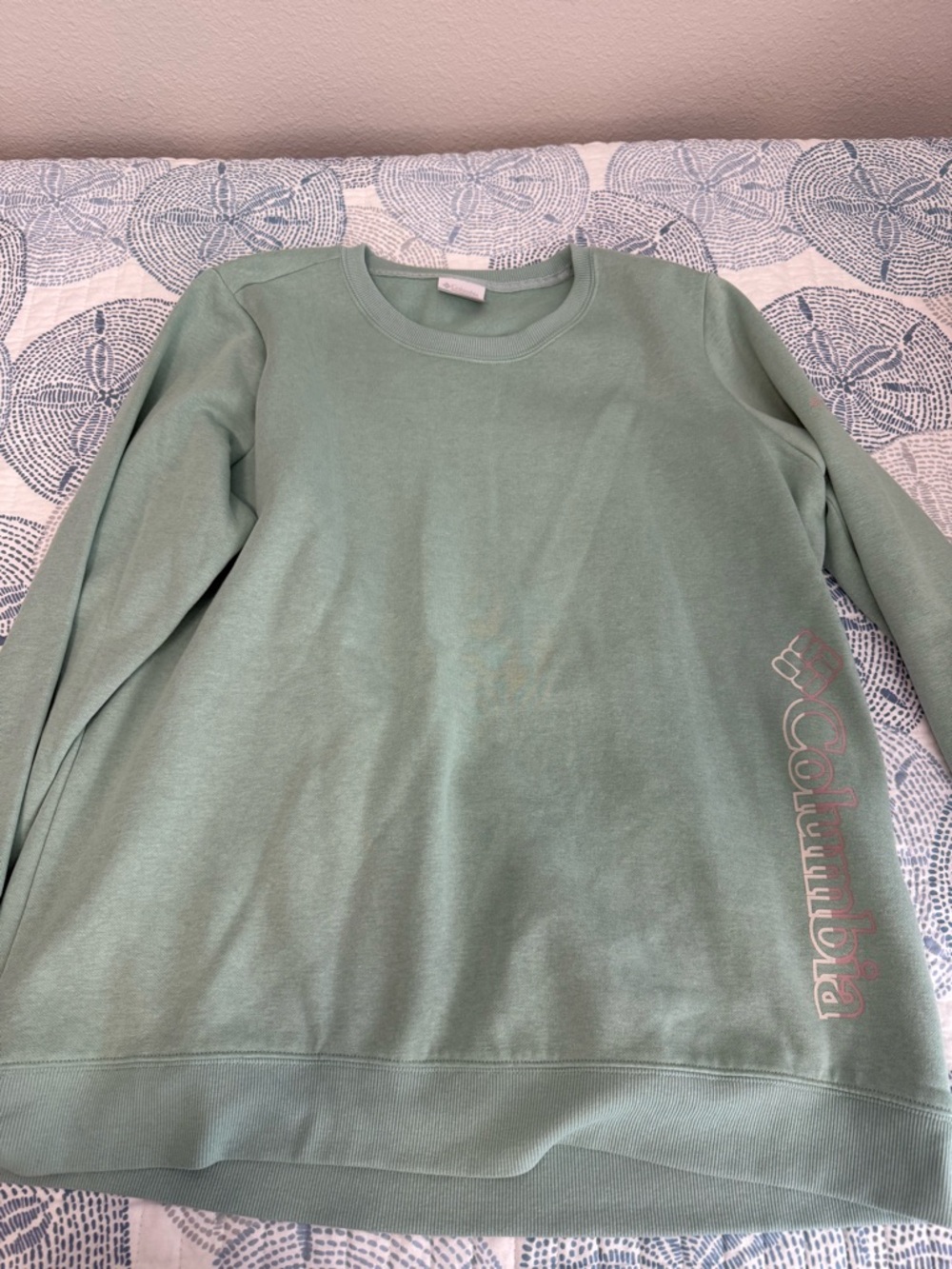Columbia Light Sage Green Pullover Sweatshirt